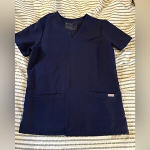 Figs casma three pocket scrub top- small